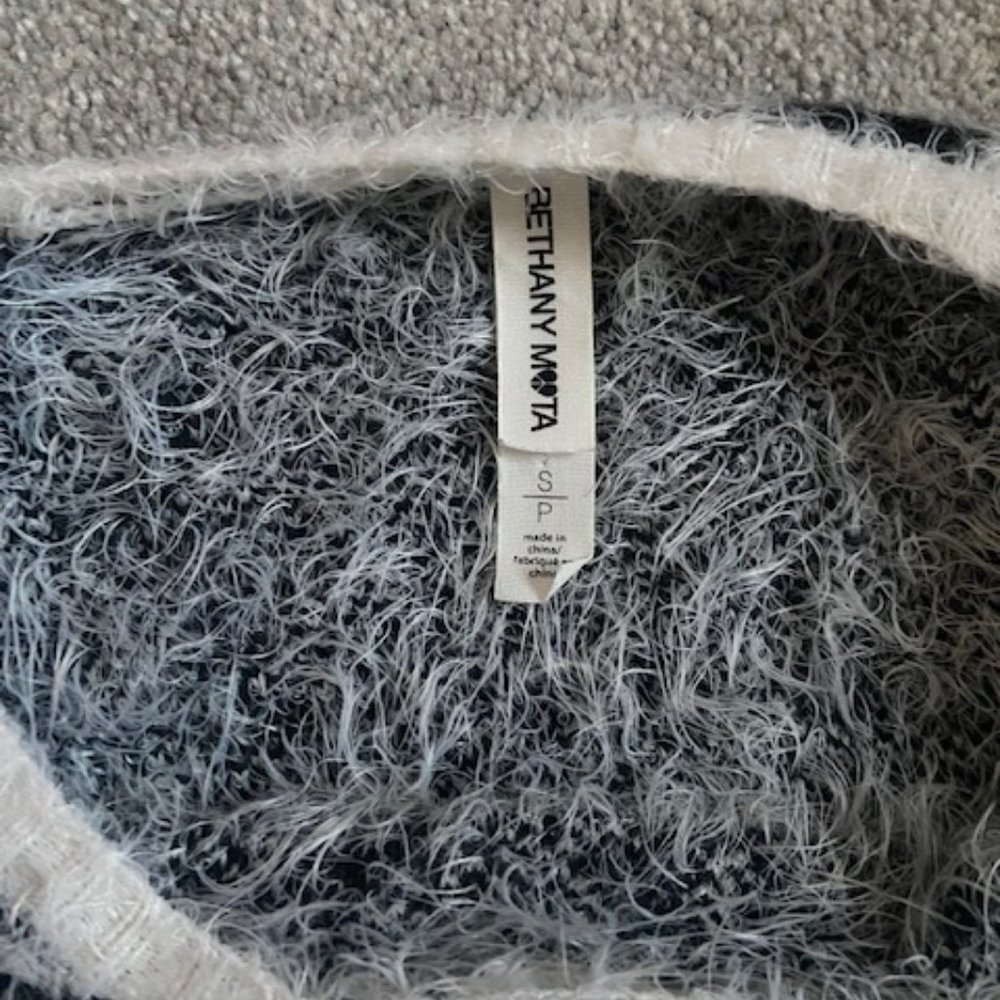 Fluffy patterned sweater - Picture 4 of 4
